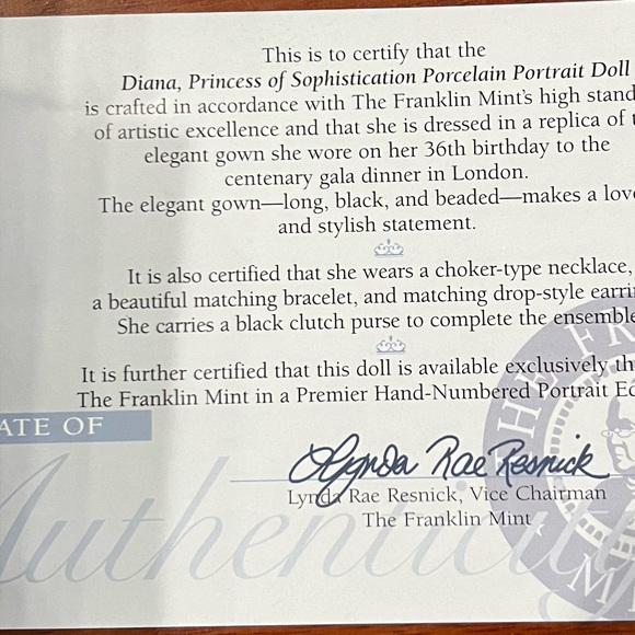 Franklin Mint Diana, Princess of Sophistication Porcelain Portrait Doll. - Picture 2 of 2